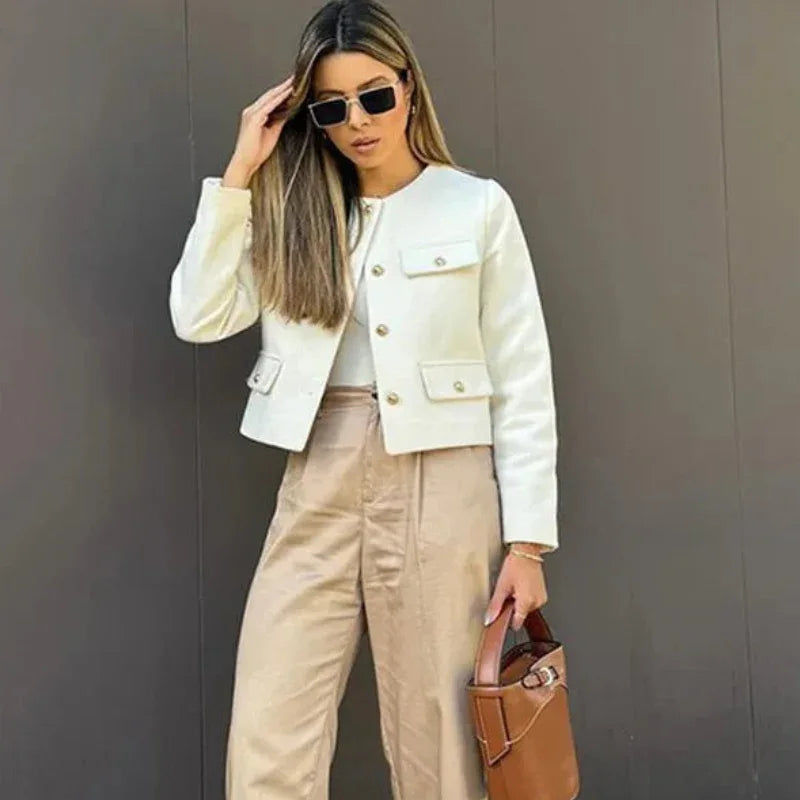 Jaqueta Feminina, Gola Redonda, Estilo Moderno, Conforto, Versátil, Looks Casuais, Jaqueta Feminina Estilosa, Jaqueta Feminina Gola Redonda, Moda Jaqueta Feminina, Gola Redonda, Estilo Moderno, Conforto, Versátil, Looks Casuais, Jaqueta Feminina Estilosa, Jaqueta Feminina Gola Redonda, Moda Feminina, Estilo Sofisticado, Look Clássico, Roupas de Outono, Jaqueta Elegante, Conforto e Estilo, Peça Atemporal, Tendência de Moda, Jaqueta Versátil, Jaqueta, Jaqueta Feminina, Jaqueta Feminina Jeans, Jaqueta Feminina