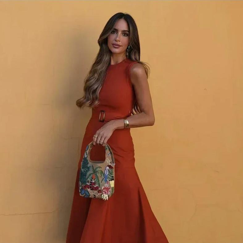 Vestido Slim Cintura Alta com Cinto, Moda Elegante, Estilo Sofisticado, Look Clássico, Vestido Versátil, Roupas para Ocasiões Especiais, Conforto e Estilo, Peça Chic, Tendência de Moda, Design Atemporal, Vestidos, Vestidos de Noiva, Vestidos de Festa, Vestidos Longos, Vestidos Midi, Vestidos Farm, Vestidos Feminino, Loja Aiella