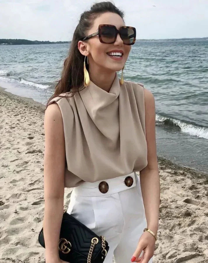 Blusa Feminina, Blusa Drapeada, Blusa Valencia Gola Drapeada, Moda Feminina, Estilo Elegante, Roupas Casuais, Look Sofisticado, Tendência de Moda, Peças Versáteis, Conforto e Estilo, Blusa Drapeada, Fashion Essentials, Aiellaa