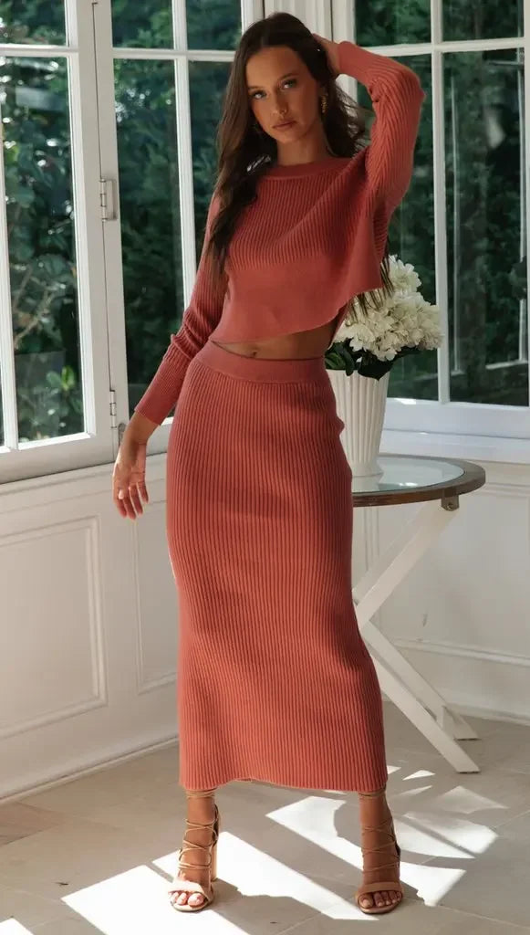 Conjunto Tricô 2 Peças, Moda Confortável, Estilo Casual, Roupas de Inverno, Look Elegante, Peças Versáteis, Conforto e Estilo, Tricô de Qualidade, Tendência de Moda, Conjunto Sofisticado, Conjunto, Conjunto Alfaiataria Feminino, Conjunto Feminino, Conjunto Feminino Social, Conjunto Feminino Blusa e Short, Conjunto Feminino Calça e Blusa, Loja Aiella