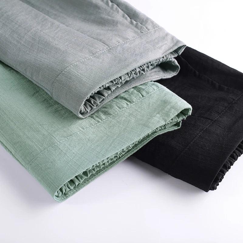 Calça Capri, Calça Feminina, Calça de Linho, Conforto, Estilo, Verão, Moda Feminina, Elegância, Calça Capri de Linho, Calça Capri de Linho, Moda Confortável, Estilo Sofisticado, Look Casual, Roupas de Verão, Calça Feminina Elegante, Conforto e Estilo, Peça Atemporal, Tendência de Moda, Design Leve, Loja Aiella