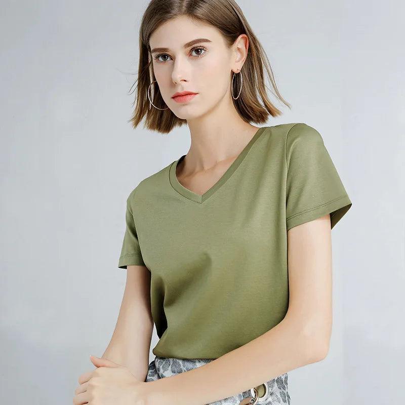 Camiseta Algodão, Camisa Feminina Algodão, Blusa Decote V, Moda Confortável, Estilo Casual, Roupas Femininas, Conforto e Estilo, Peça Versátil, Tendência de Moda, Look Sofisticado, Camiseta Feminina, Design Atemporal, Aiella