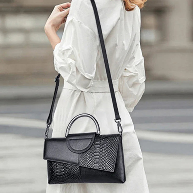 Bolsa Transversal Firenze, Acessórios de Moda, Bolsa Elegante, Estilo Casual, Moda Feminina, Look Prático, Tendência de Acessórios, Bolsa de Couro, Design Funcional, Peças Versáteis, Aiella