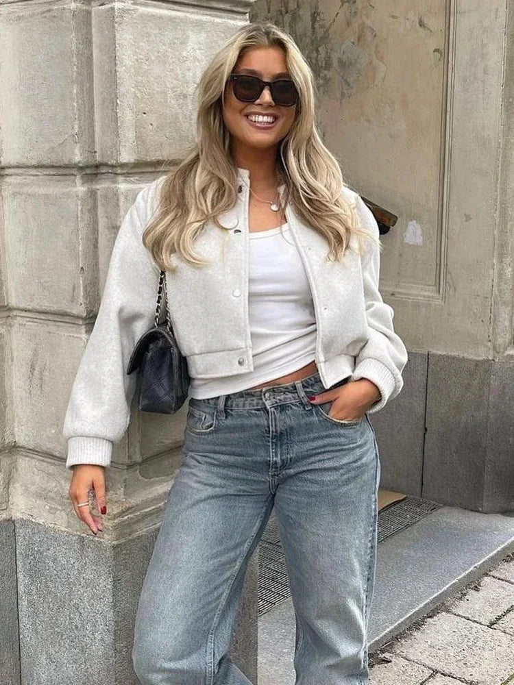 Jaqueta de Lã Vintage, Moda Retrô, Estilo Clássico, Roupas de Inverno, Look Sofisticado, Peça Atemporal, Jaqueta Elegante, Tendência de Moda Vintage, Conforto e Estilo, Jaqueta Quente, Aiella
