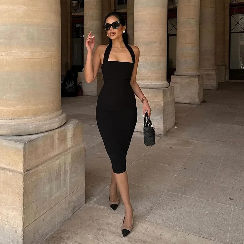 Vestido Preto Longo Frente Única, Moda Elegante, Roupas de Festa, Look Sofisticado, Estilo Atemporal, Vestido Versátil, Peça Clássica, Conforto e Estilo, Vestido para Ocasiões Especiais, Tendência de Moda, Vestidos, Vestidos de Noiva, Vestidos de Festa, Vestidos Longos, Vestidos Midi, Vestidos Farm, Vestidos Feminino, Loja Aiella