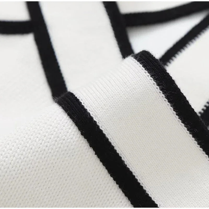 Blusa de tricô, Blusa ombro a ombro, Blusa alça cruzada, Blusa sem costas, Moda feminina, Blusa sofisticada, Blusa de verão, Estilo casual chic, Moda despojada, Blusa sem mangas, Roupas elegantes, Blusa prática, Look moderno, Moda para mulheres modernas, Blusa feminina, Blusa versátil, Blusa elegante, Estilo jovem, Blusa para eventos, Look fashion, Loja Aiella