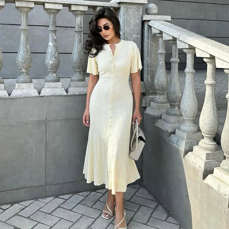Vestido Tricô Manga Curta, Moda Confortável, Roupas Elegantes, Vestido para Todas as Ocasiões, Estilo Clássico, Peça Versátil, Look Sofisticado, Moda para Mulheres Maduras, Conforto e Estilo, Tendência de Moda, Aiella