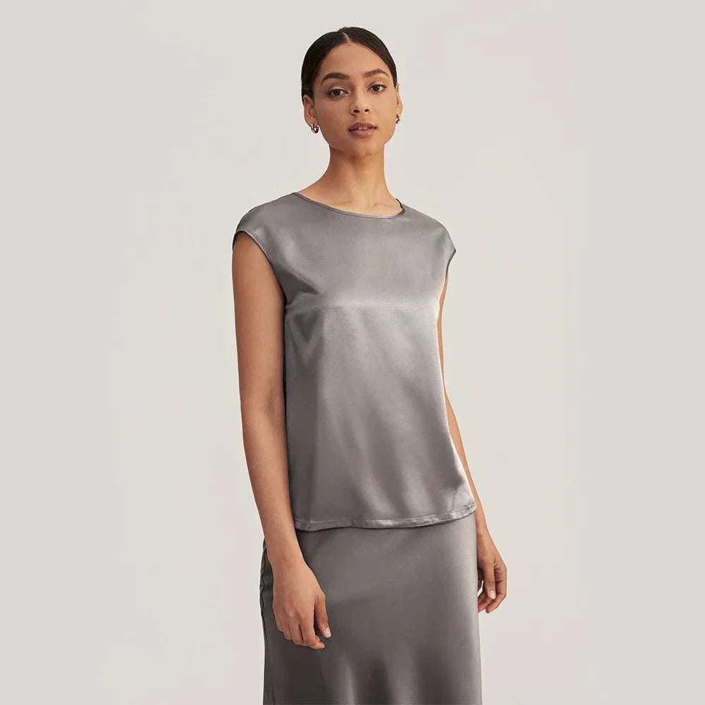 Blusa Momme de Seda, Moda Elegante, Estilo Sofisticado, Roupas Femininas, Conforto e Estilo, Peça Atemporal, Tendência de Moda, Blusa de Seda, Look Casual, Design Luxuoso, Aiella