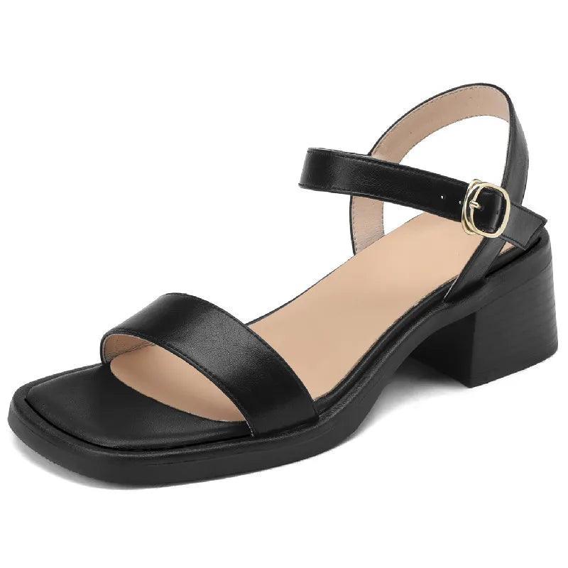 Sandália Salto, Moda Elegante, Sandália Fivela, Estilo Sofisticado, Calçado Feminino, Roupas de Verão, Conforto e Estilo, Sandália com Salto, Design Moderno, Tendência de Moda, Peça Versátil, Sandália, Sandália Feminina, Sandália Anabela, Rasteira Sandália, Plataforma Sandália, Sandália Rasteira Loja Aiella