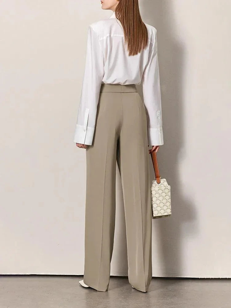 Calça Feminina, Calça Casual Minimalista, Moda Confortável, Estilo Sofisticado, Look Casual, Roupas Versáteis, Conforto e Estilo, Peça Atemporal, Tendência de Moda, Calça Feminina, Design Simples, Aiella