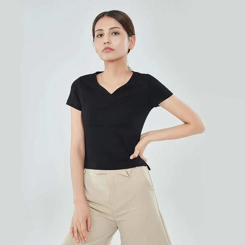Blusa Básica com Decote Princesa, Guarda-Roupa Feminino, Looks casuais ou elegantes, Conforto e estilo, Blusa versátil Loja Aiella