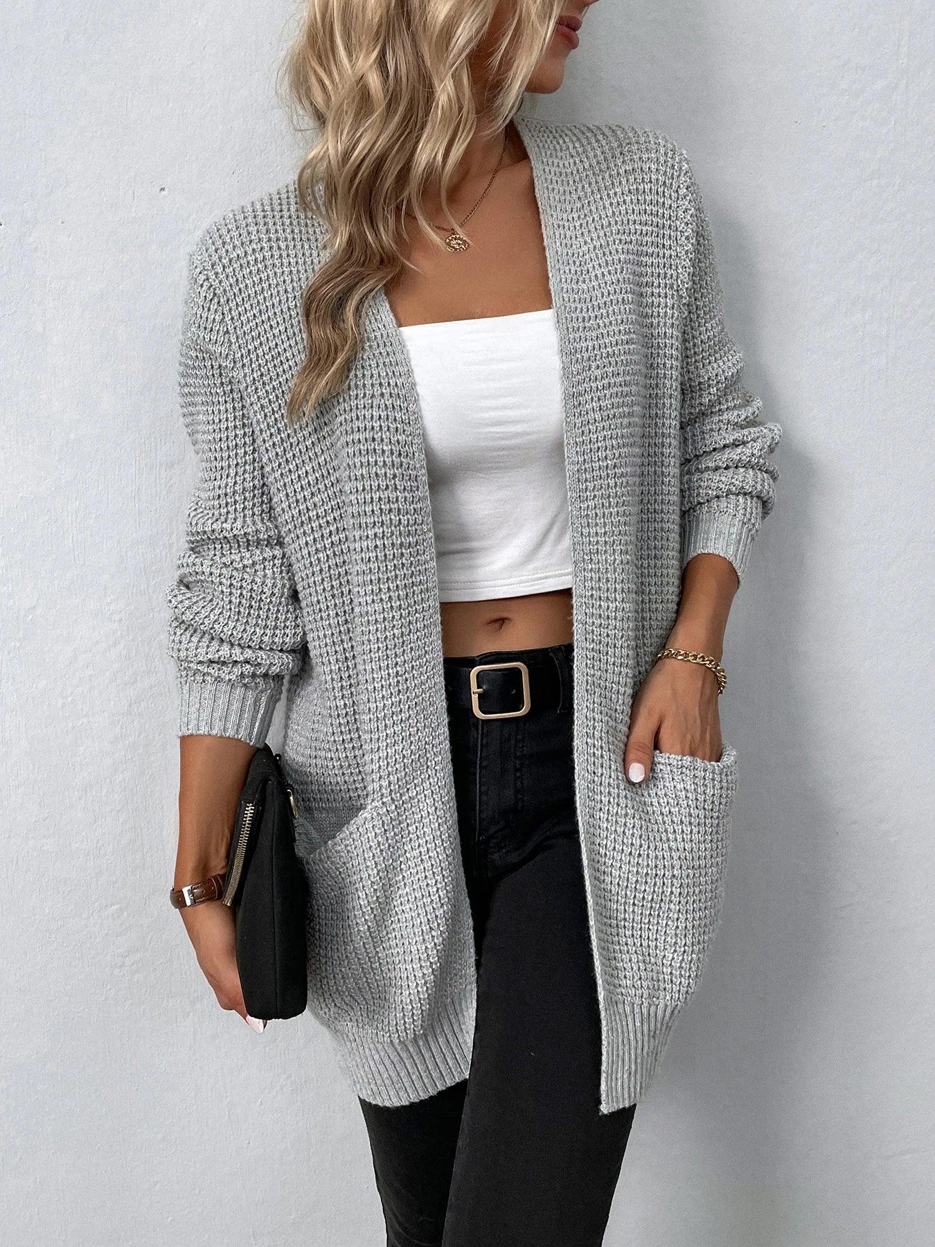 Suéter Feminino Cardigan, Cardigan Feminino, Suéter de Tricô Feminino, Moda Outono 2024, Cardigan Elegante, Suéter Casual, Cardigan Confortável, Suéter Trendy, Moda Feminina, Suéter Feminino Cardigan, Moda Confortável, Estilo Clássico, Cardigan de Lã, Look Sofisticado, Peça Versátil, Roupas de Inverno, Conforto e Estilo, Tendência de Moda, Suéter Elegante, Sueter, Sueter Feminino , Sueter Preto, Suéter Feminino, Suéter Feminino Preto, Suéter Feminino Tricot, Suéter Feminino em Tricô, Loja Aiella