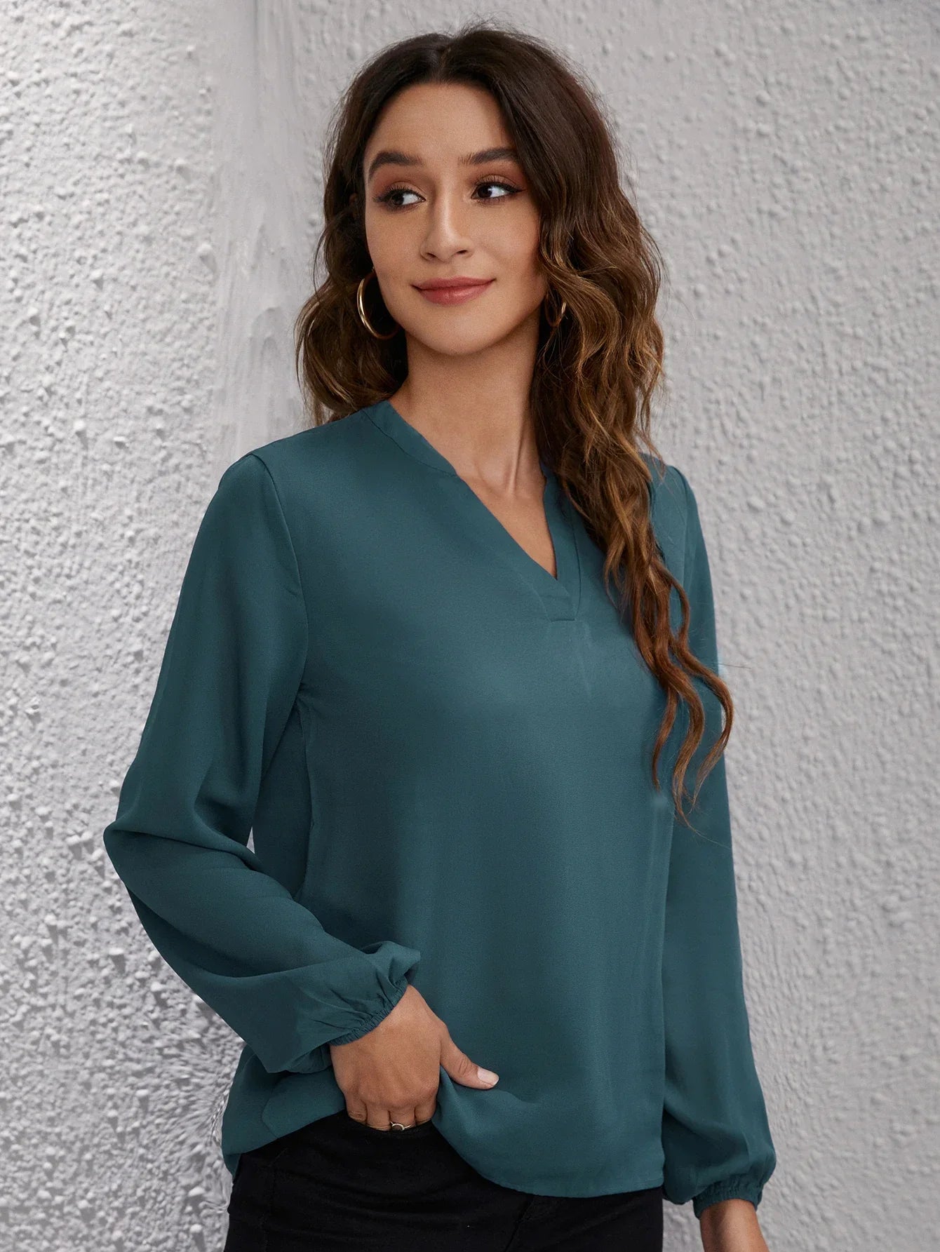 Blusa Feminina Manga Longa, Blusa Gola em V, Moda Feminina, Estilo Casual, Roupas Elegantes, Conforto e Estilo, Tendência de Moda, Look do Dia, Peças Versáteis, Outono Inverno, Aiella