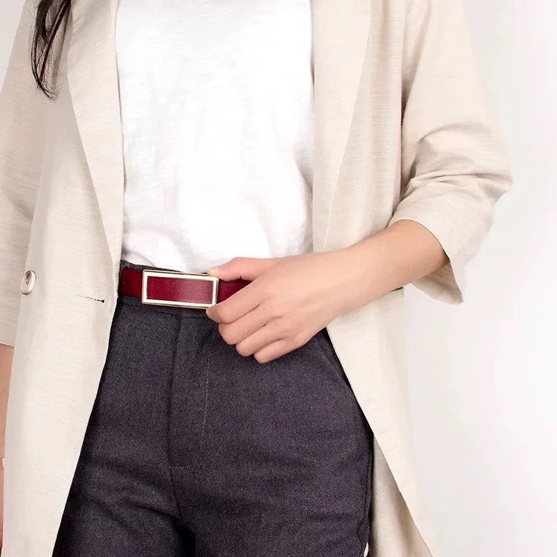 Cinto de Couro, Cinto com Fivela Retangular Dourada, Cinto Feminino, Acessórios de Moda, Cinto Elegante, Moda Feminina, Cinto Estiloso, Acessórios Versáteis, Cinto, Cinto Feminino, Cinto Feminino de Couro, Cinto Feminino Preto, Cinto Feminino Country, Cinto Feminino Fino, Cinto Feminino Marrom, Loja Aiella