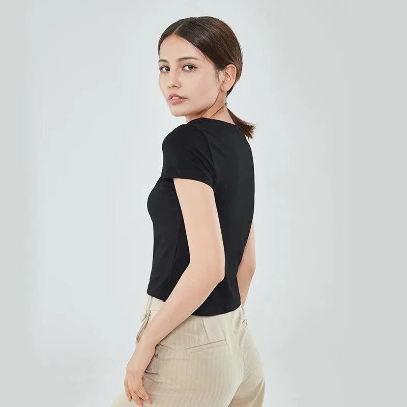 Blusa Básica com Decote Princesa, Guarda-Roupa Feminino, Looks casuais ou elegantes, Conforto e estilo, Blusa versátil Loja Aiella