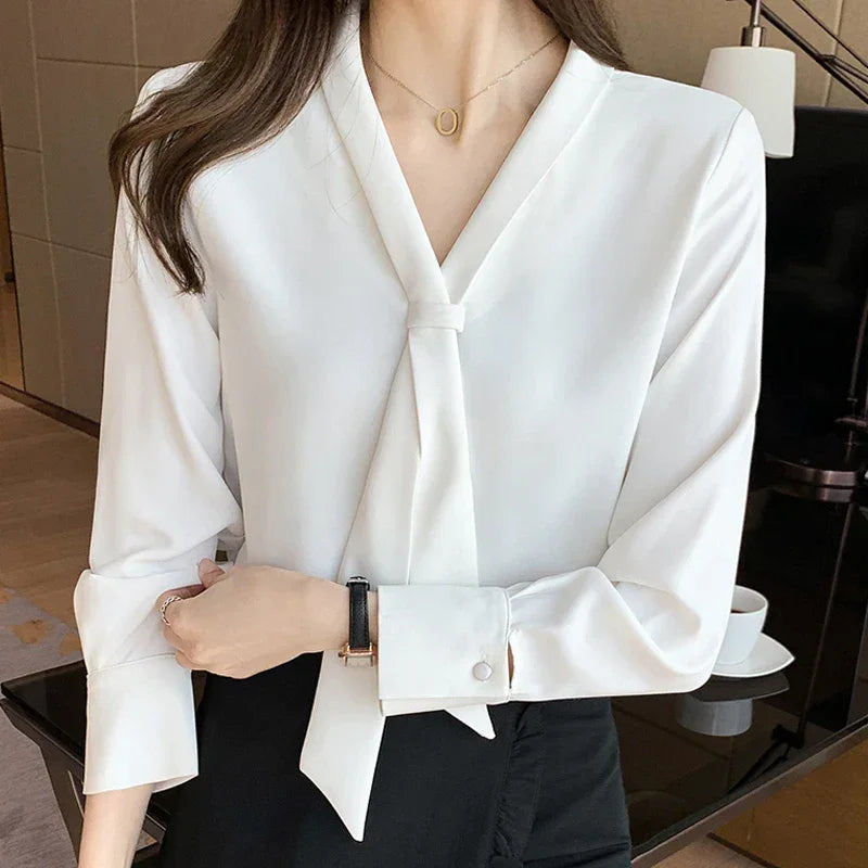 Descubra a Blusa Feminina Elegante com Laço e Decote V. Perfeita para o trabalho e ocasiões especiais. Compre agora, Loja Aiella