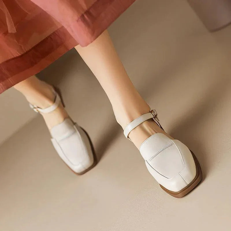 Sandálias de Couro com Fivela, Sapato Casual, Moda Confortável, Estilo Sofisticado, Calçado Feminino, Conforto e Estilo, Roupas Versáteis, Peça Atemporal, Tendência de Moda, Sandália Elegante, Design Chic, Sandália, Sandália Feminina, Sandália Anabela, Rasteira Sandália Plataforma Sandália, Sandália Rasteira, Loja Aiella