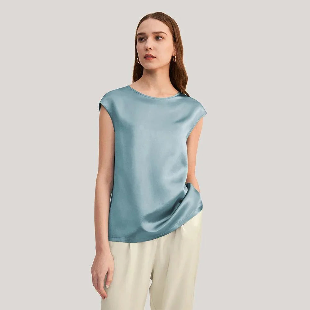 Blusa Momme de Seda, Moda Elegante, Estilo Sofisticado, Roupas Femininas, Conforto e Estilo, Peça Atemporal, Tendência de Moda, Blusa de Seda, Look Casual, Design Luxuoso, Aiella