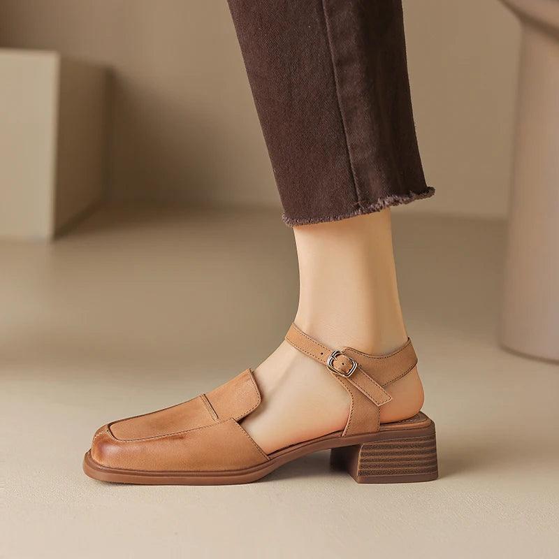 Sandálias de Couro com Fivela, Sapato Casual, Moda Confortável, Estilo Sofisticado, Calçado Feminino, Conforto e Estilo, Roupas Versáteis, Peça Atemporal, Tendência de Moda, Sandália Elegante, Design Chic, Sandália, Sandália Feminina, Sandália Anabela, Rasteira Sandália Plataforma Sandália, Sandália Rasteira, Loja Aiella