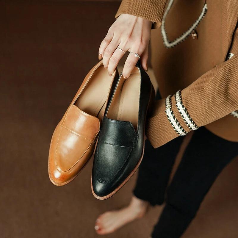 Mocassim de Couro Genuíno, Mocassim Genuíno D'Oro, Sapato Casual, Moda Confortável, Estilo Sofisticado, Calçado Feminino, Conforto e Estilo, Roupas Versáteis, Peça Atemporal, Tendência de Moda, Mocassim Feminino, Design Elegante, Mocassim, Mocassim Feminino, Mocassim Feminina, Sapatos Mocassim Feminino, Mocassim Sapato Feminino, Sapato Mocassim, Mocassim Preto, Loja Aiella