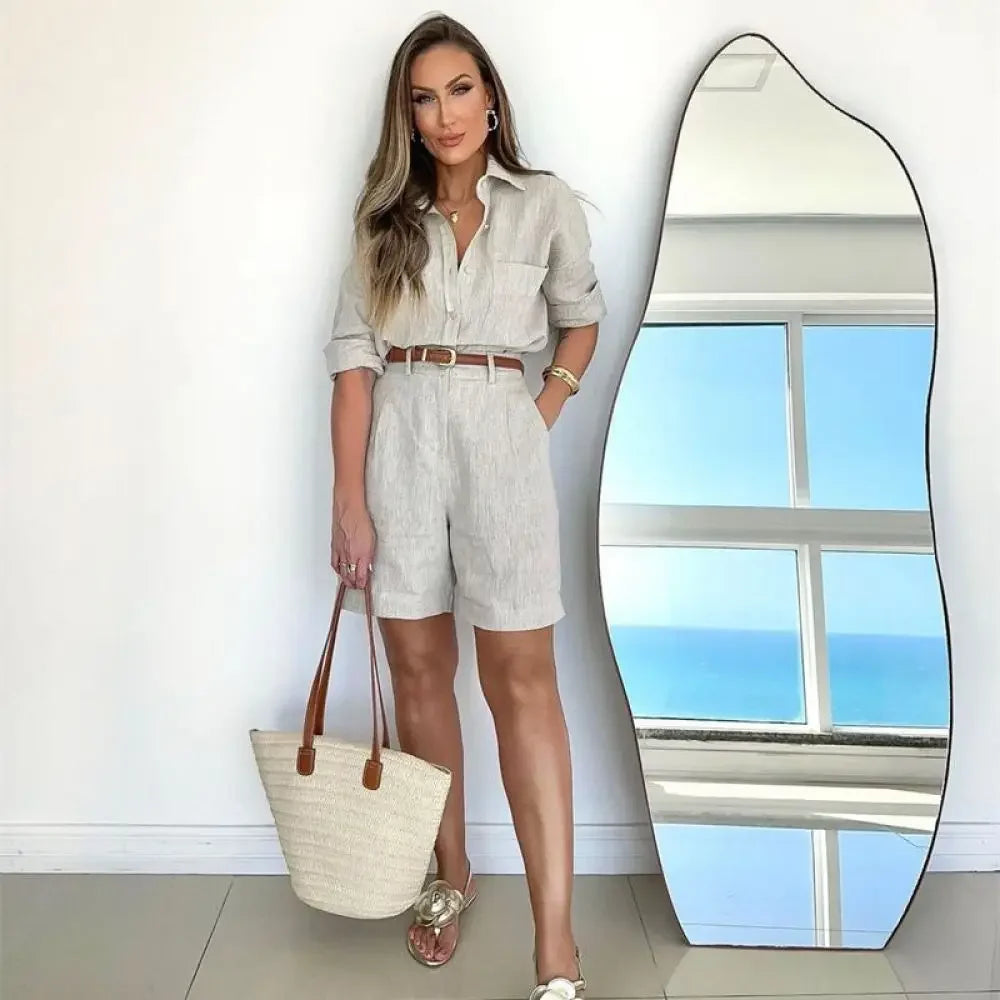 Explore o Conjunto Feminino Elegante de Duas Peças com Cinto, ideal para primavera e verão. Estilo e conforto em um só look, Conjunto, Conjunto Alfaiataria Feminino, Conjunto Feminino, Conjunto Feminino Social, Conjunto Feminino Blusa e Short, Conjunto Feminino Calça e Blusa, Loja Aiella