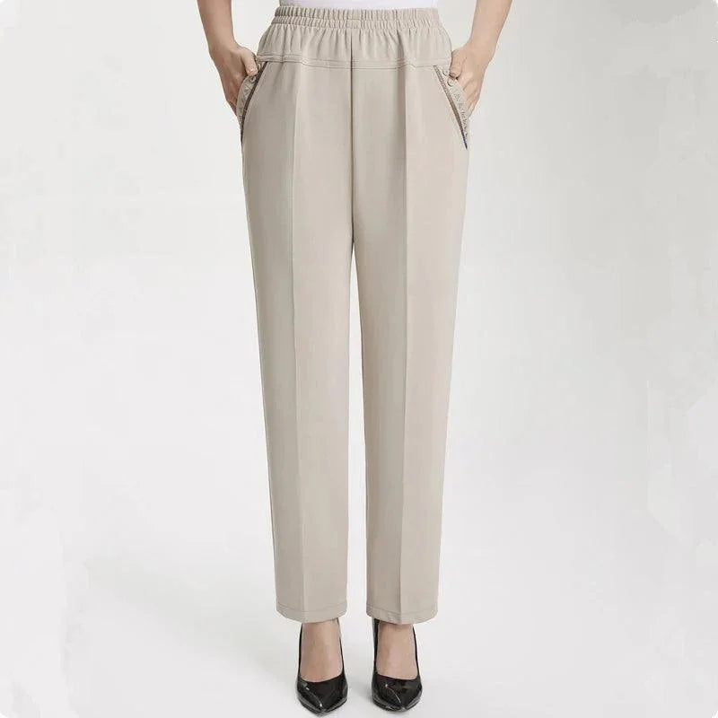 Calça Feminina, Calça Social, Calça Reta Feminina, Calça Cintura Alta, Moda Confortável, Estilo Sofisticado, Look Clássico, Roupas Femininas, Conforto e Estilo, Peça Atemporal, Tendência de Moda, Calça Feminina Plus Size, Cintura Alta Feminina, Loja Aiella