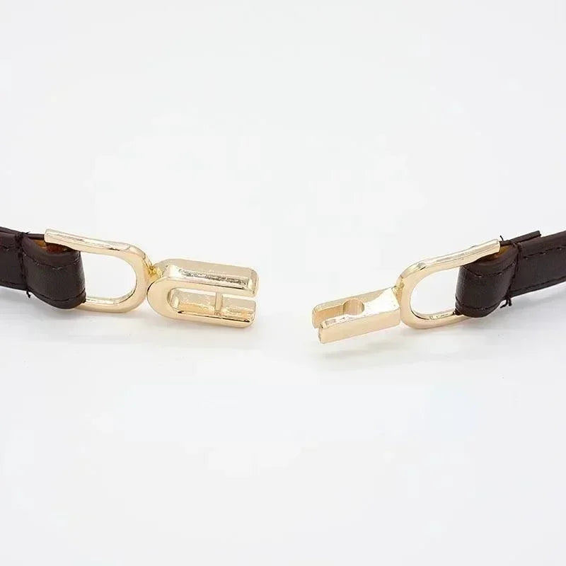 Cinto Ajustável, Cinto com Fivela de Metal Dourada, Cinto Feminino, Acessórios de Moda, Cinto Versátil, Acessórios Elegantes, Moda Feminina, Cinto Estiloso, Cinto, Cinto Feminino, Cinto Feminino de Couro, Cinto Feminino Preto, Cinto Feminino Country, Cinto Feminino Fino, Cinto Feminino Marrom, Loja Aiella