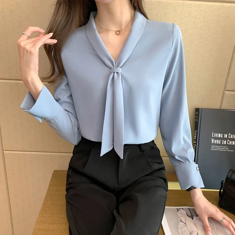 Descubra a Blusa Feminina Elegante com Laço e Decote V. Perfeita para o trabalho e ocasiões especiais. Compre agora, Loja Aiella