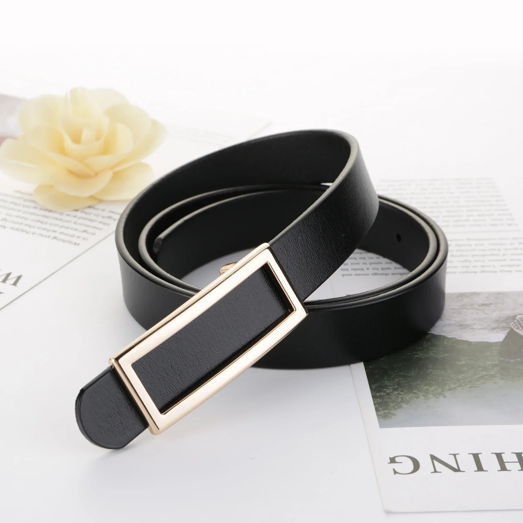 Cinto de Couro, Cinto com Fivela Retangular Dourada, Cinto Feminino, Acessórios de Moda, Cinto Elegante, Moda Feminina, Cinto Estiloso, Acessórios Versáteis, Cinto, Cinto Feminino, Cinto Feminino de Couro, Cinto Feminino Preto, Cinto Feminino Country, Cinto Feminino Fino, Cinto Feminino Marrom, Loja Aiella