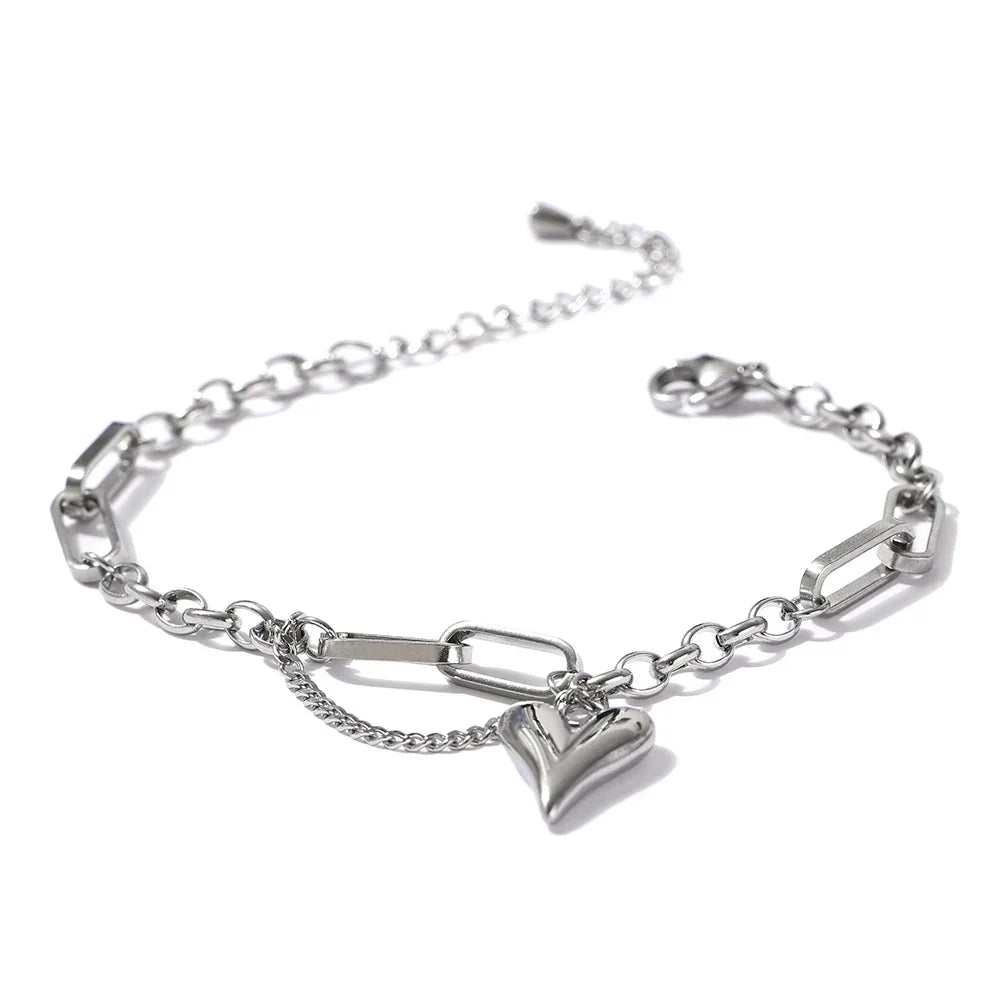 Colar Luxo, Colar Detalhado, Pingente de Coração, Acessórios de Moda, Joias Femininas, Colar Elegante, Acessórios Sofisticados, Moda Feminina, Colar, Colar Feminino, Colar Feminina, Colar Feminino de Prata, Colar Feminino de Ouro, Colar Feminino Prata, Colar Feminino Ouro, Loja Aiella