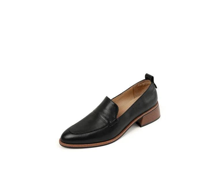 Mocassim de Couro Genuíno, Mocassim Genuíno D'Oro, Sapato Casual, Moda Confortável, Estilo Sofisticado, Calçado Feminino, Conforto e Estilo, Roupas Versáteis, Peça Atemporal, Tendência de Moda, Mocassim Feminino, Design Elegante, Mocassim, Mocassim Feminino, Mocassim Feminina, Sapatos Mocassim Feminino, Mocassim Sapato Feminino, Sapato Mocassim, Mocassim Preto, Loja Aiella