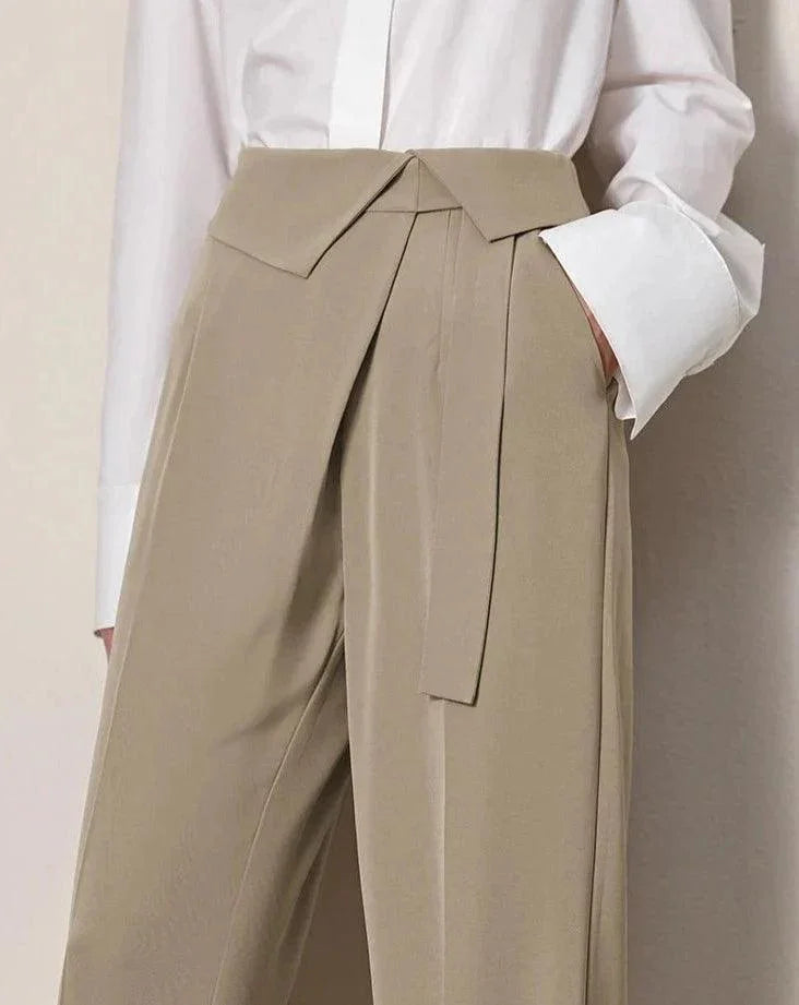 Calça Feminina, Calça Casual Minimalista, Moda Confortável, Estilo Sofisticado, Look Casual, Roupas Versáteis, Conforto e Estilo, Peça Atemporal, Tendência de Moda, Calça Feminina, Design Simples, Aiella