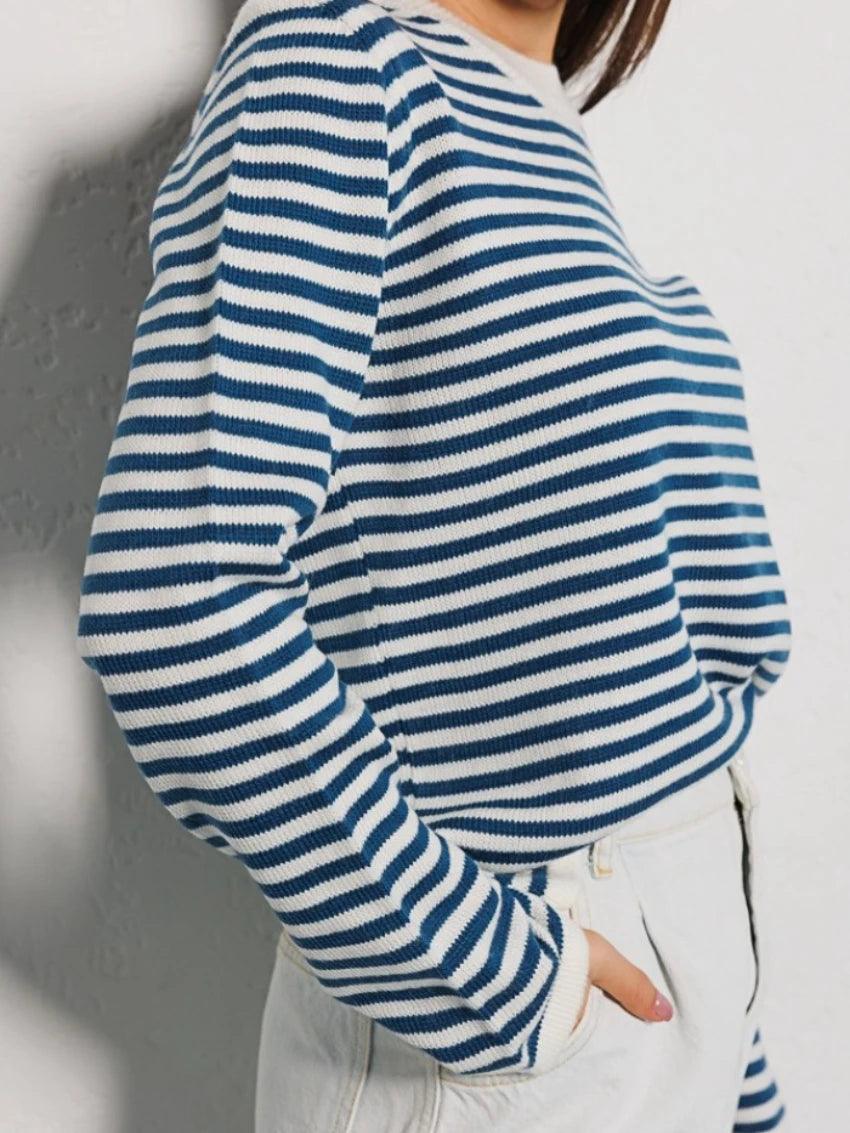 Blusa de Seda, Blusa de Alça, Acessórios de Moda, Blusa Elegante, Moda Feminina, Roupas Sofisticadas, Estilo Chic, Blusa Confortável, Blusa de Seda de Alça, Moda Elegante, Estilo Sofisticado, Roupas Femininas, Conforto e Estilo, Peça Atemporal, Tendência de Moda, Look Casual, Blusa Feminina, Design Leve, Aiella
