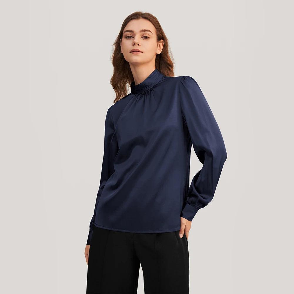 Blusa Seda, Blusa Retrô Gola Alta, Moda Vintage, Estilo Sofisticado, Look Clássico, Roupas Elegantes, Conforto e Estilo, Peça Atemporal, Tendência de Moda, Blusa Feminina, Gola Alta, Camisa de Seda,
Loja Aiella