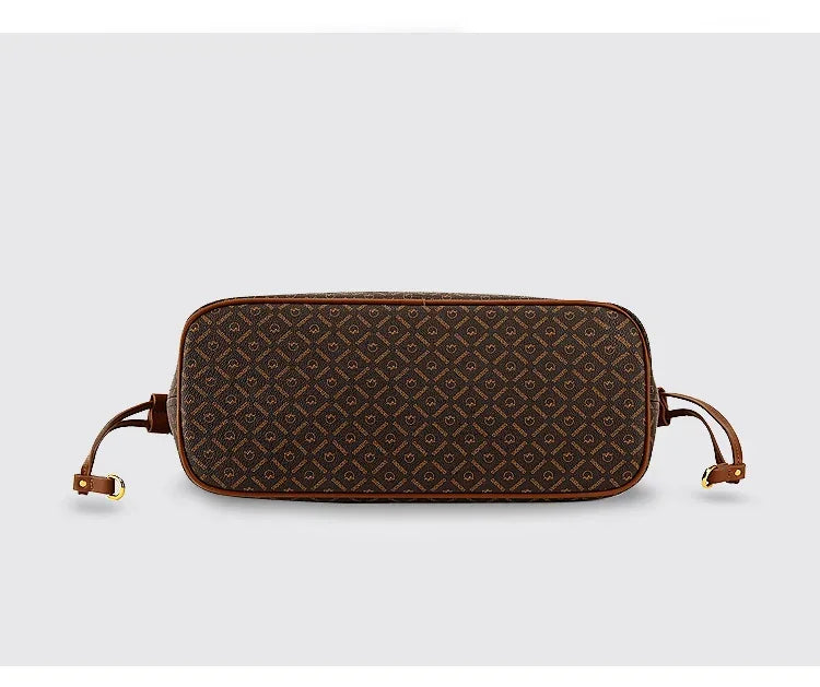 Bolsa Ombro de Couro, Acessórios de Moda, Estilo Elegante, Bolsa de Couro Sofisticada, Look Clássico, Conforto e Praticidade, Moda Atemporal, Peça Versátil, Tendência de Acessórios, Design de Qualidade, Aiella
