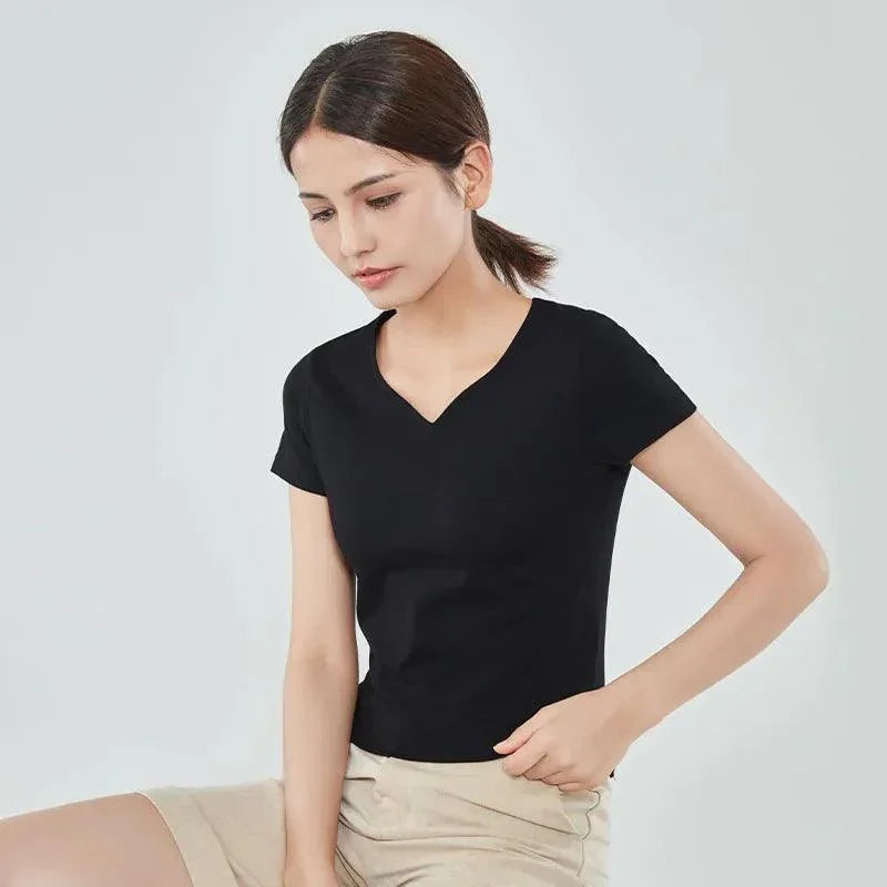 Blusa Básica com Decote Princesa, Guarda-Roupa Feminino, Looks casuais ou elegantes, Conforto e estilo, Blusa versátil Loja Aiella