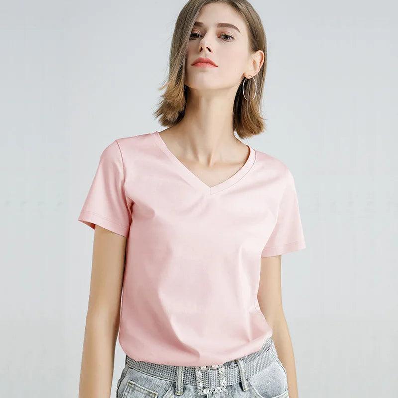 Camiseta Algodão, Camisa Feminina Algodão, Blusa Decote V, Moda Confortável, Estilo Casual, Roupas Femininas, Conforto e Estilo, Peça Versátil, Tendência de Moda, Look Sofisticado, Camiseta Feminina, Design Atemporal, Aiella