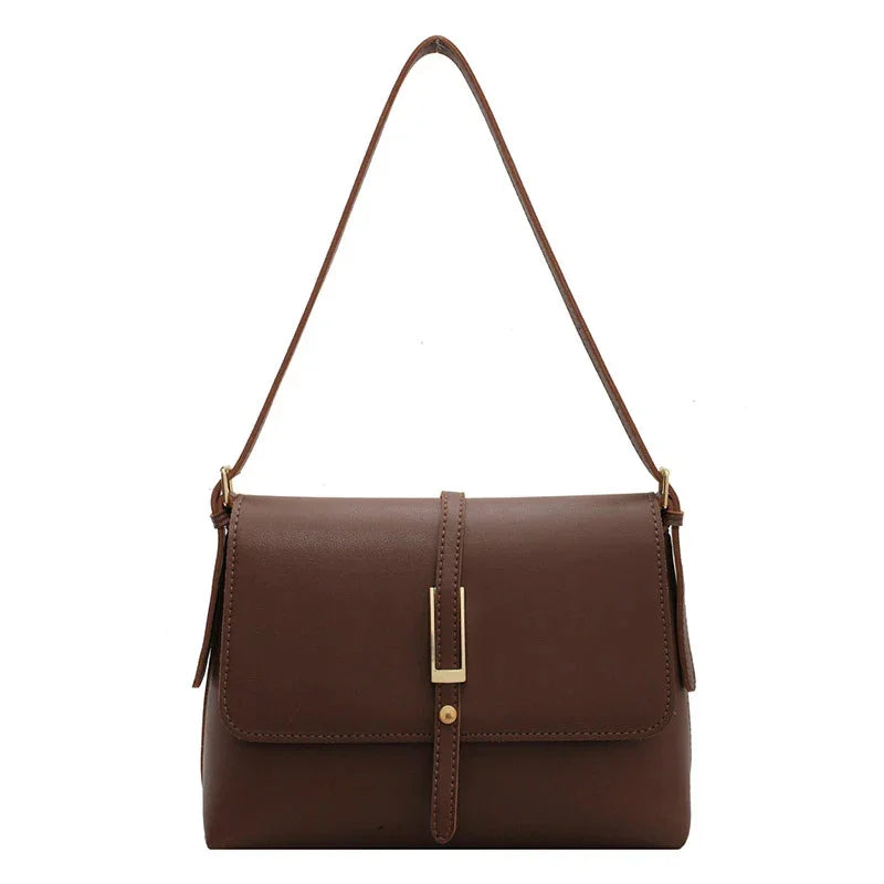Bolsa Envelope Couro Luna, Acessórios de Moda, Bolsa Elegante, Estilo Sofisticado, Moda Feminina, Look Chic, Tendência de Acessórios, Bolsa de Couro, Design Moderno, Peças Versáteis, Aiella