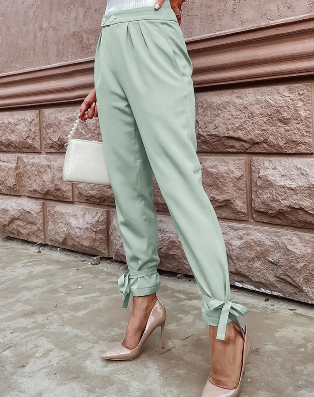 Calça Feminina, Calça Feminina Viena, Calça Texturizada, Moda Feminina, Roupas Elegantes, Estilo Sofisticado, Calças Texturizadas, Look Casual, Conforto e Estilo, Tendência de Moda, Peças Versáteis, Outono Inverno, Aiella