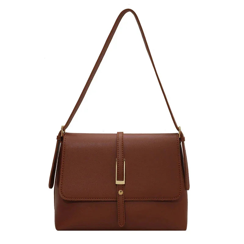 Bolsa Envelope Couro Luna, Acessórios de Moda, Bolsa Elegante, Estilo Sofisticado, Moda Feminina, Look Chic, Tendência de Acessórios, Bolsa de Couro, Design Moderno, Peças Versáteis, Aiella