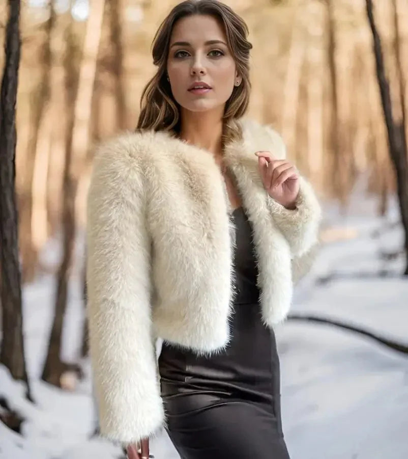 Casaco de Pele Vision, Moda Luxuosa, Estilo Sofisticado, Casaco Elegante, Look Clássico, Roupas de Inverno, Conforto e Elegância, Peça Atemporal, Tendência de Moda, Casaco de Alta Qualidade, Aiella