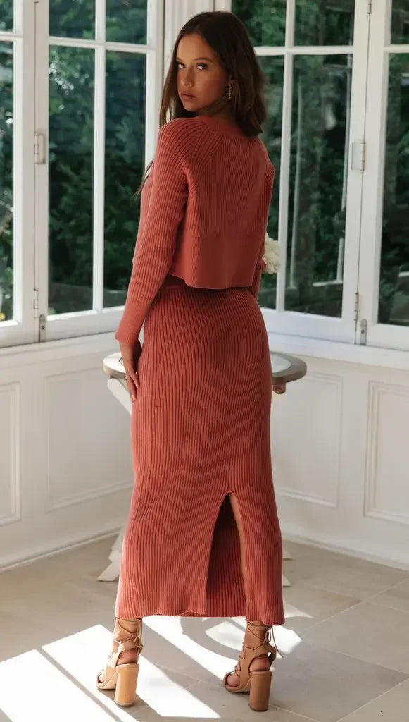 Conjunto Tricô 2 Peças, Moda Confortável, Estilo Casual, Roupas de Inverno, Look Elegante, Peças Versáteis, Conforto e Estilo, Tricô de Qualidade, Tendência de Moda, Conjunto Sofisticado, Conjunto, Conjunto Alfaiataria Feminino, Conjunto Feminino, Conjunto Feminino Social, Conjunto Feminino Blusa e Short, Conjunto Feminino Calça e Blusa, Loja Aiella