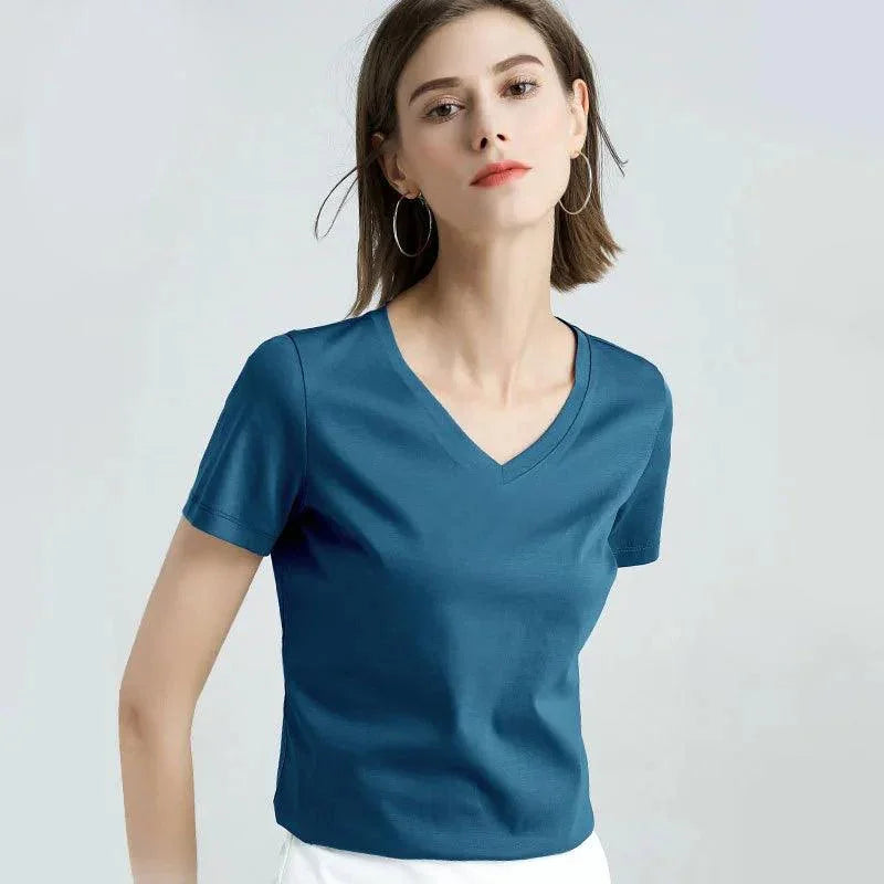 Camiseta Algodão, Camisa Feminina Algodão, Blusa Decote V, Moda Confortável, Estilo Casual, Roupas Femininas, Conforto e Estilo, Peça Versátil, Tendência de Moda, Look Sofisticado, Camiseta Feminina, Design Atemporal, Aiella