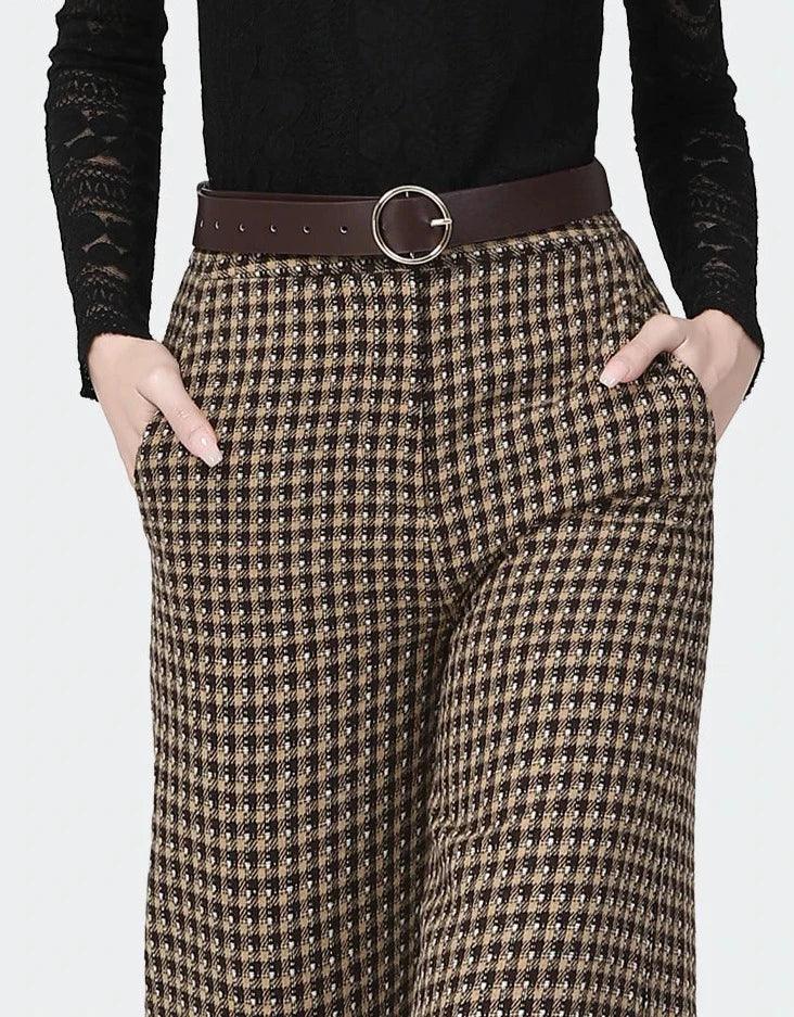 Calça Reta de Lã, Moda Confortável, Estilo Sofisticado, Look Clássico, Roupas de Inverno, Calça Feminina Elegante, Conforto e Estilo, Peça Atemporal, Tendência de Moda, Calça Quente, Aiella