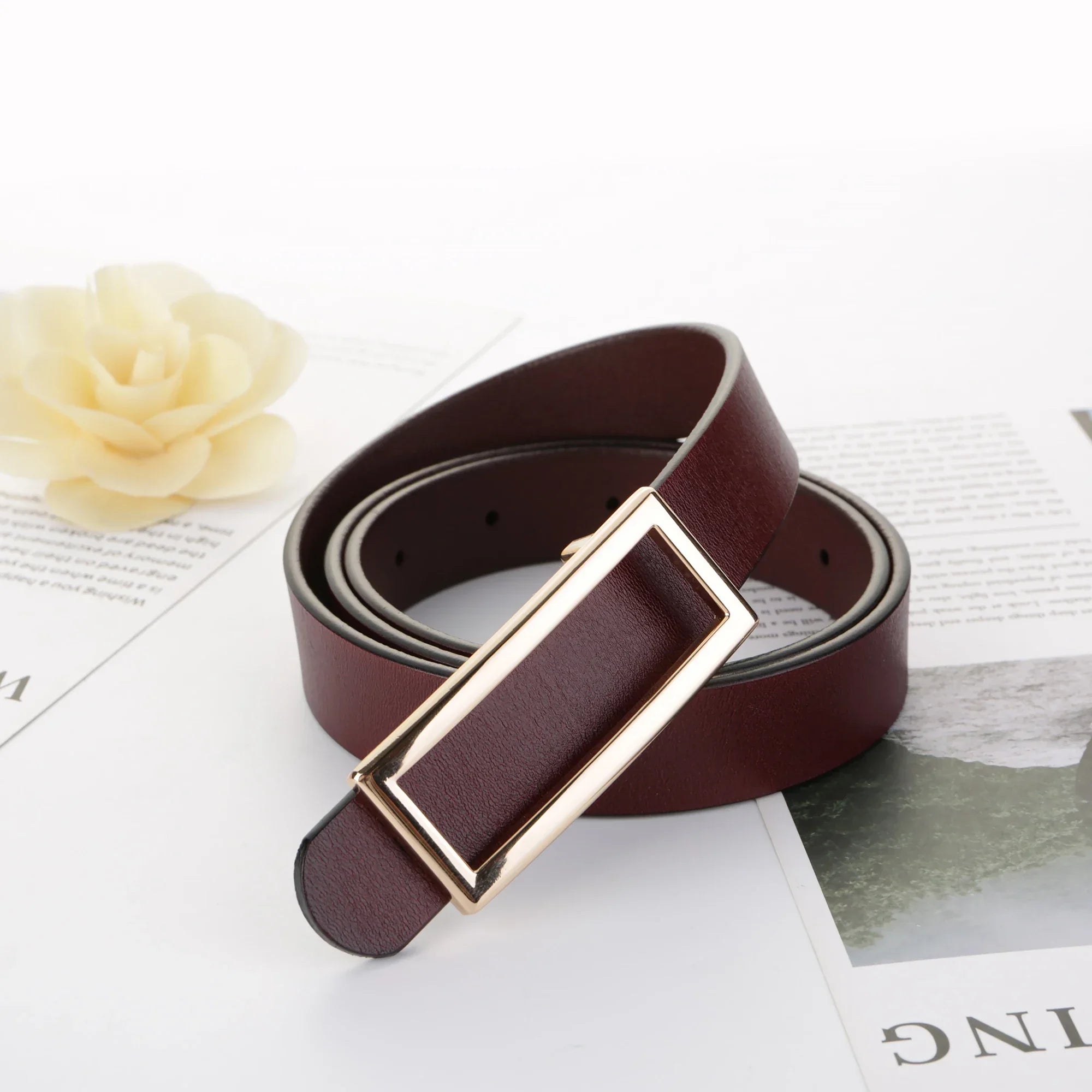 Cinto de Couro, Cinto com Fivela Retangular Dourada, Cinto Feminino, Acessórios de Moda, Cinto Elegante, Moda Feminina, Cinto Estiloso, Acessórios Versáteis, Cinto, Cinto Feminino, Cinto Feminino de Couro, Cinto Feminino Preto, Cinto Feminino Country, Cinto Feminino Fino, Cinto Feminino Marrom, Loja Aiella