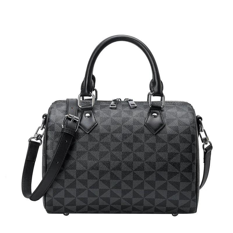 Bolsa De Couro Xadrez, Estilo Retrô, Elegância, Moda Feminina, Acessório Clássico, Durabilidade, Bolsa de Couro Xadrez com Alça, Bolsa de Couro Xadrez Vintage, Acessórios Elegantes, Estilo Retro, Look Sofisticado, Moda Vintage, Peça Atemporal, Conforto e Praticidade, Design Único, Tendência de Acessórios, Bolsa Fashion, Aiella