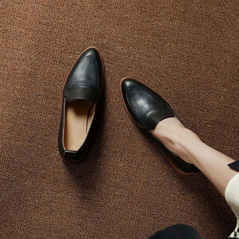 Mocassim de Couro Genuíno, Mocassim Genuíno D'Oro, Sapato Casual, Moda Confortável, Estilo Sofisticado, Calçado Feminino, Conforto e Estilo, Roupas Versáteis, Peça Atemporal, Tendência de Moda, Mocassim Feminino, Design Elegante, Mocassim, Mocassim Feminino, Mocassim Feminina, Sapatos Mocassim Feminino, Mocassim Sapato Feminino, Sapato Mocassim, Mocassim Preto, Loja Aiella