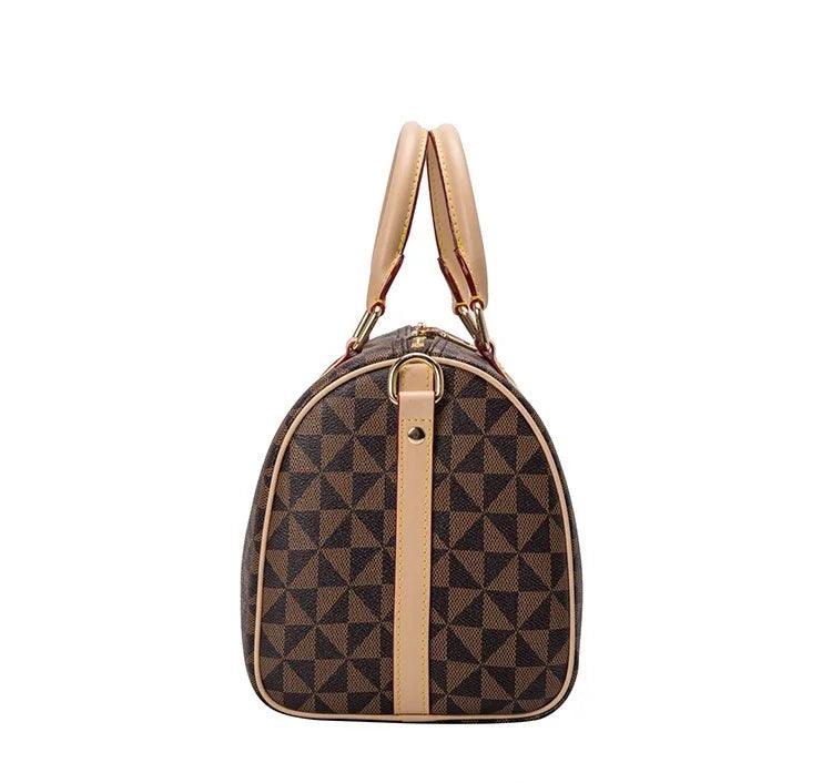 Bolsa De Couro Xadrez, Estilo Retrô, Elegância, Moda Feminina, Acessório Clássico, Durabilidade, Bolsa de Couro Xadrez com Alça, Bolsa de Couro Xadrez Vintage, Acessórios Elegantes, Estilo Retro, Look Sofisticado, Moda Vintage, Peça Atemporal, Conforto e Praticidade, Design Único, Tendência de Acessórios, Bolsa Fashion, Aiella