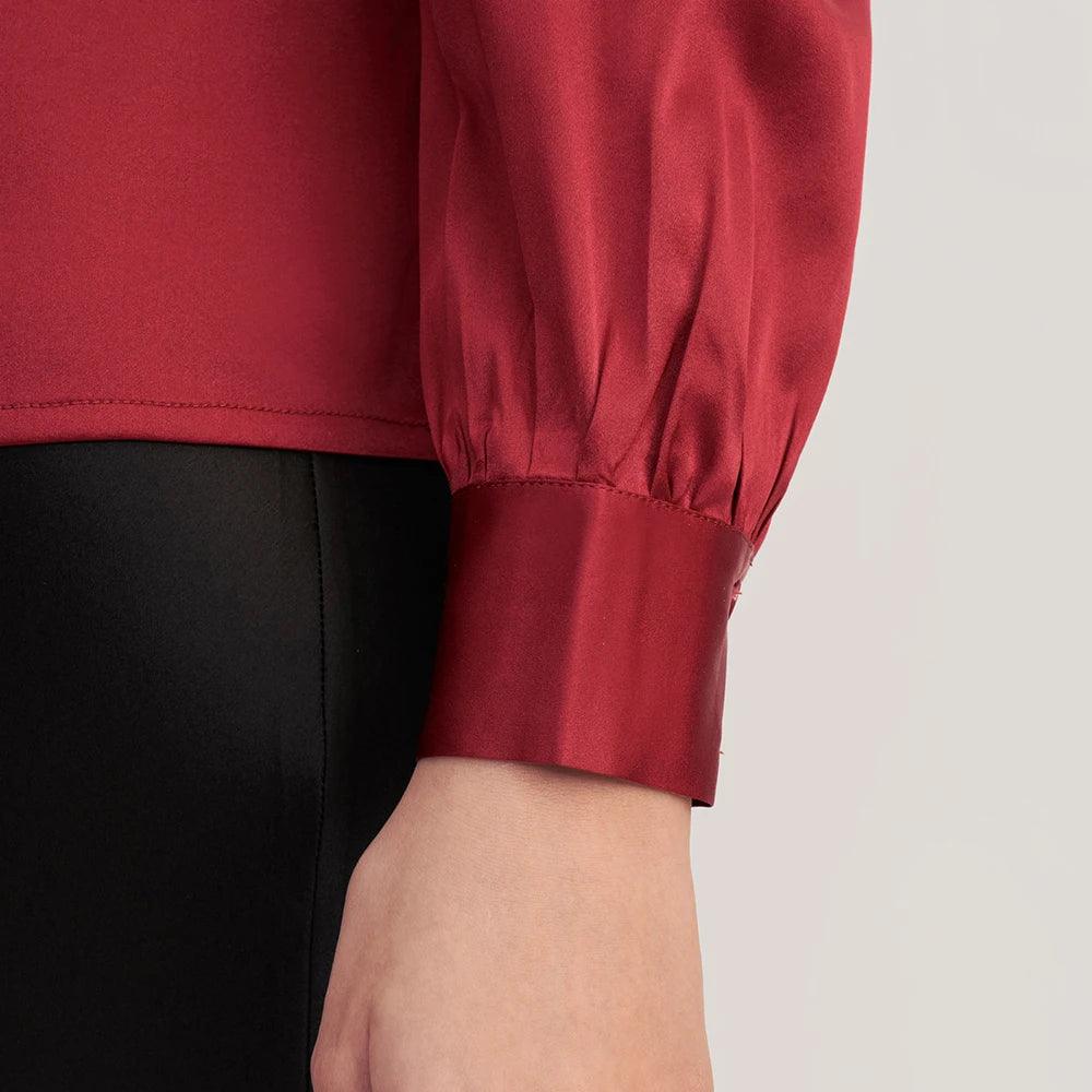 Blusa Seda, Blusa Retrô Gola Alta, Moda Vintage, Estilo Sofisticado, Look Clássico, Roupas Elegantes, Conforto e Estilo, Peça Atemporal, Tendência de Moda, Blusa Feminina, Gola Alta, Camisa de Seda,
Loja Aiella