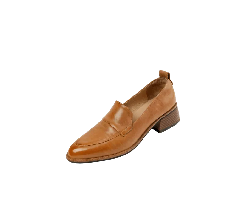 Mocassim de Couro Genuíno, Mocassim Genuíno D'Oro, Sapato Casual, Moda Confortável, Estilo Sofisticado, Calçado Feminino, Conforto e Estilo, Roupas Versáteis, Peça Atemporal, Tendência de Moda, Mocassim Feminino, Design Elegante, Mocassim, Mocassim Feminino, Mocassim Feminina, Sapatos Mocassim Feminino, Mocassim Sapato Feminino, Sapato Mocassim, Mocassim Preto, Loja Aiella